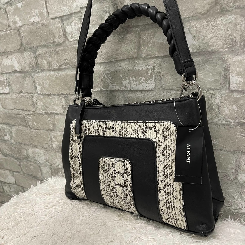 “ALFANI”….TWISTED HANDLE BLCK SNAKE